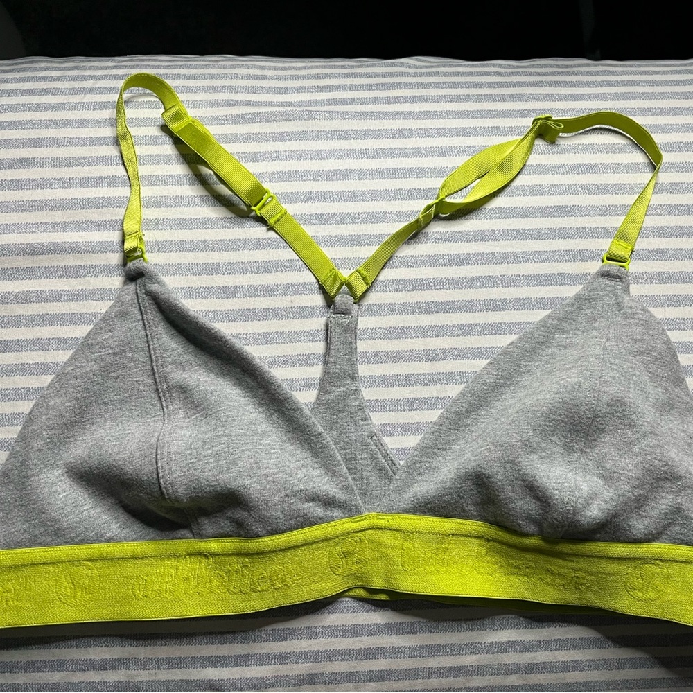 Lululemon triangle bra with adjustable straps size 6